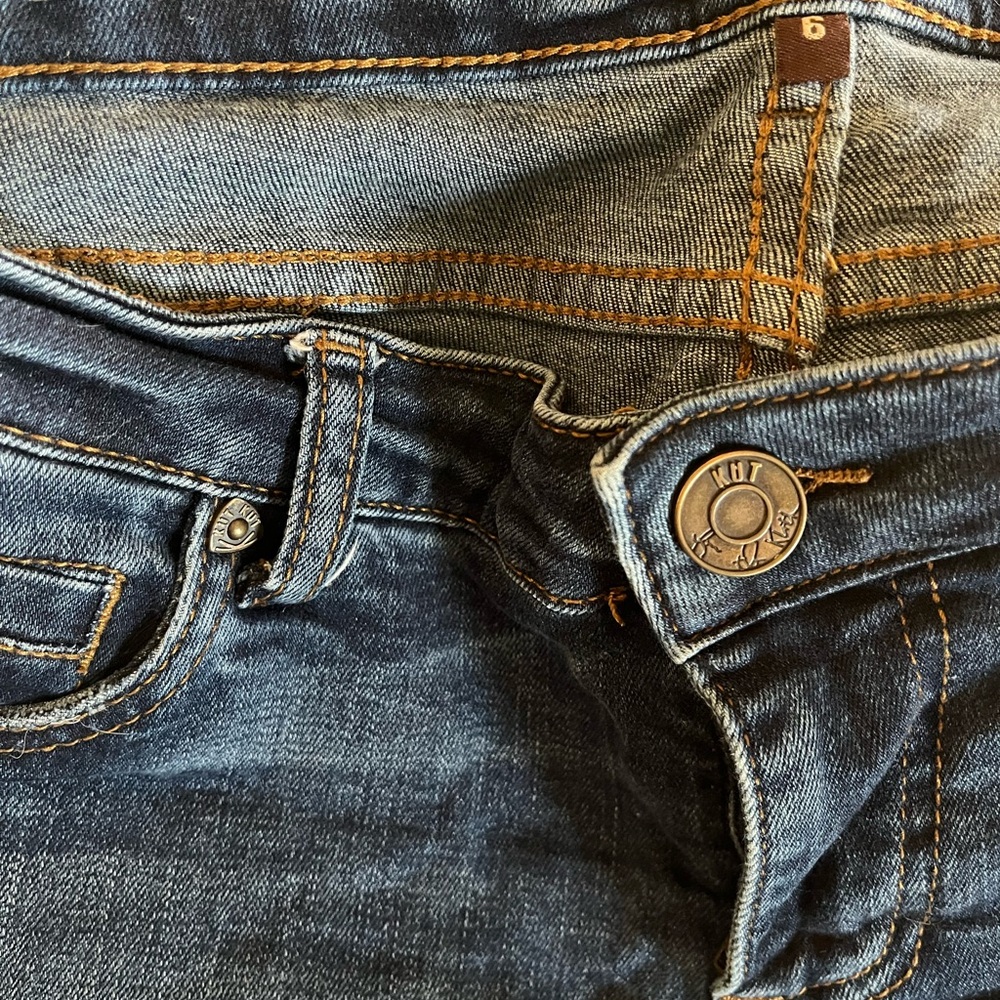 Liquidating!
Kut from the Kloth Dark Blue Cropped Jeans with Floral Embroidery - Picture 3 of 3